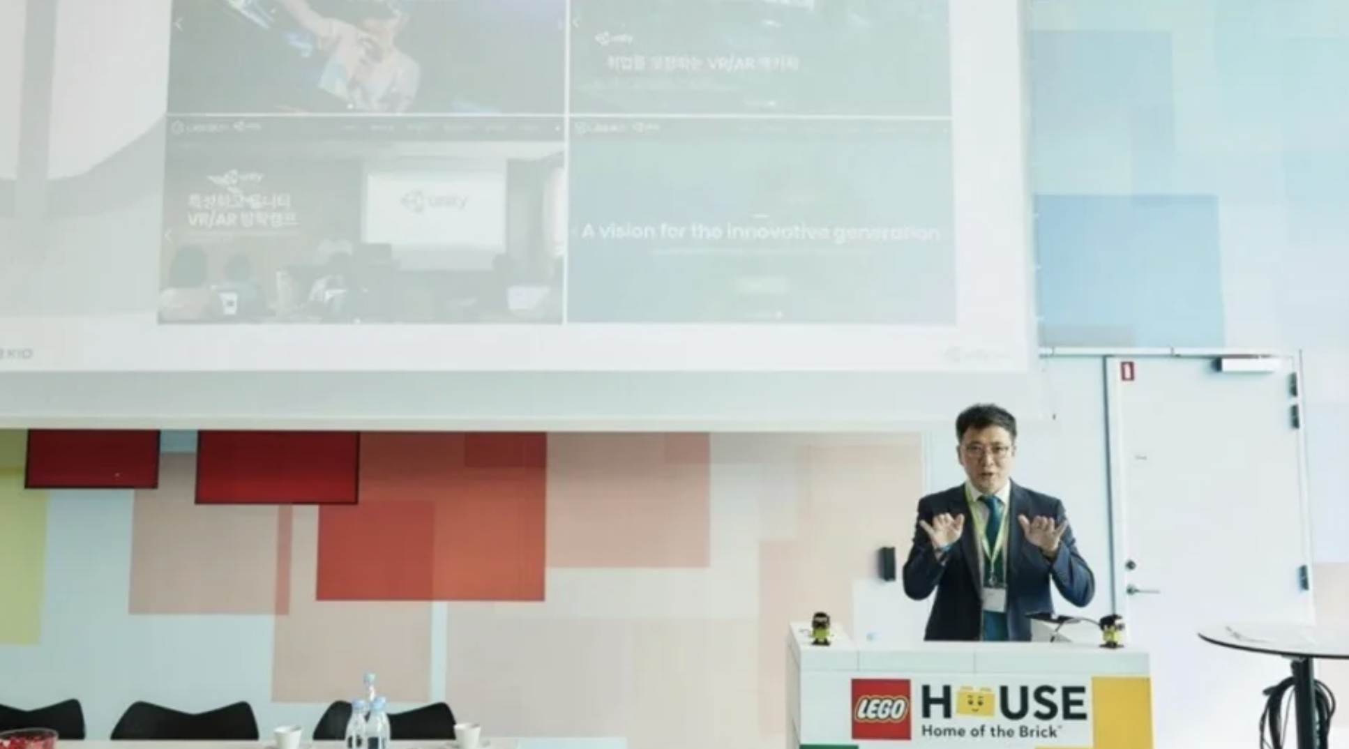 Leo Park, CEO at DUCOgen in South Korea, showcasing how Virtual Reality equipment can be used in digital exams