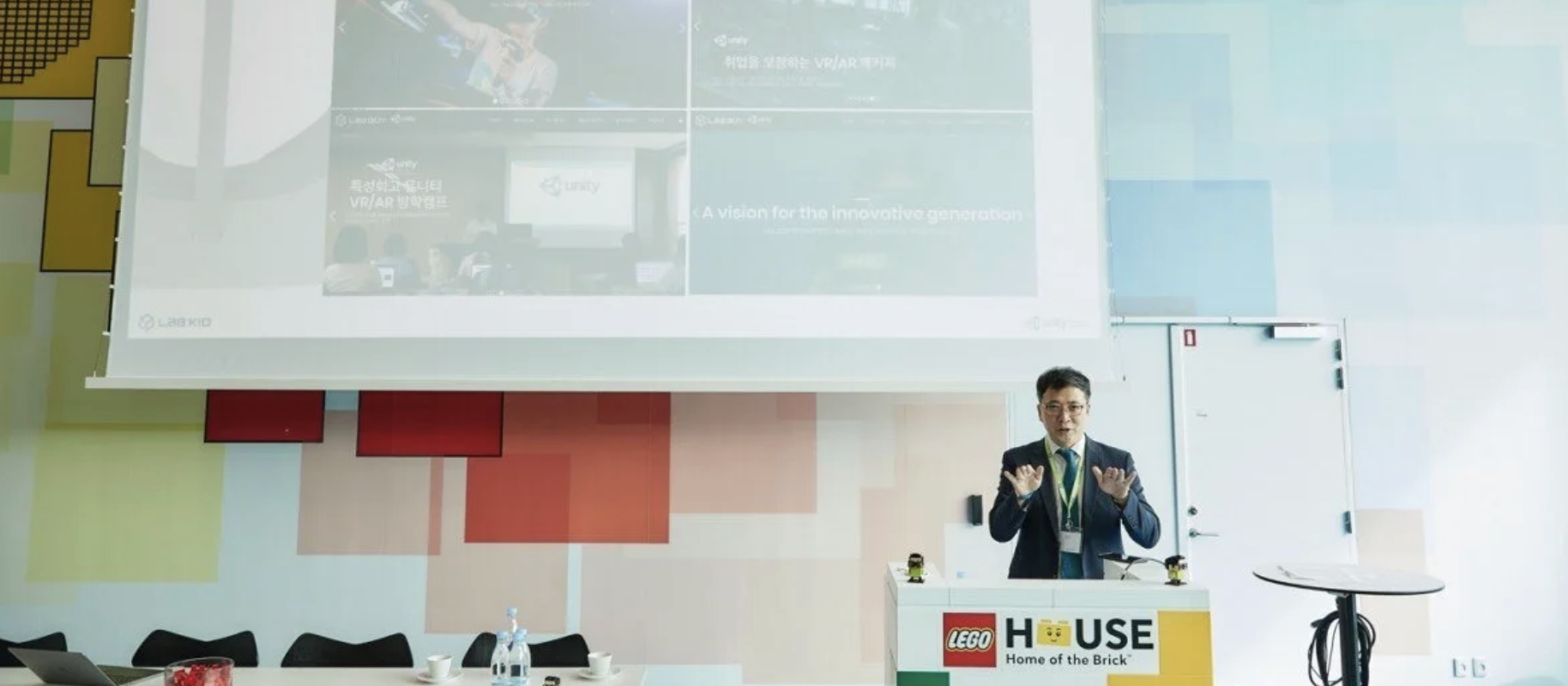 Leo Park, CEO at DUCOgen in South Korea, showcasing how Virtual Reality equipment can be used in digital exams