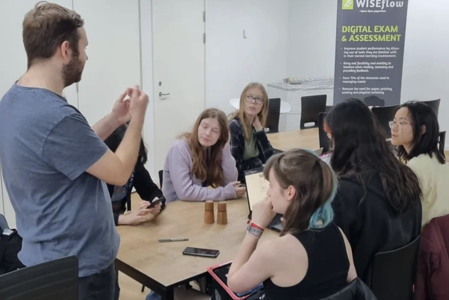 UNIwise hosting an IT-camp for girls at the UNIwise main offices in Aarhus